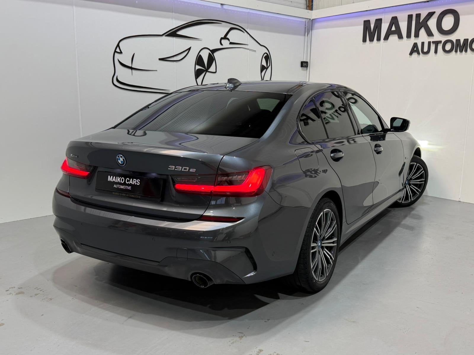 BMW 3-serie 330e xDrive High Executive M-sport 360 CAM HUD, Auto's, BMW, Gebruikt, Zwart, 4 cilinders, Bedrijf