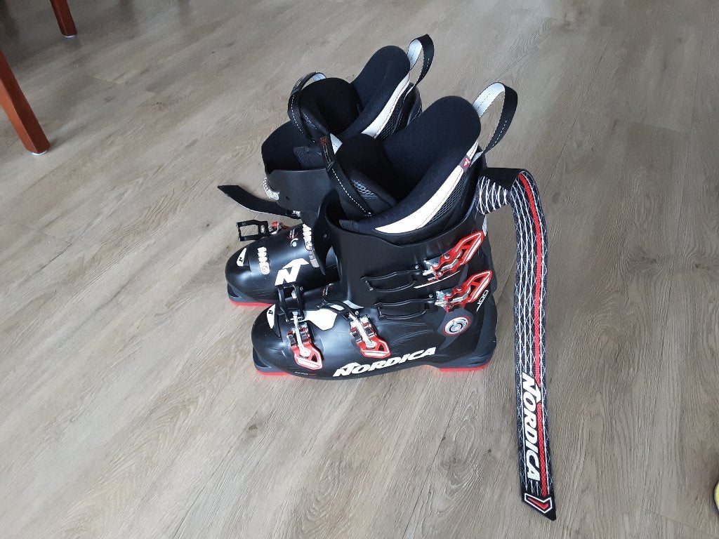 Skischoenen met tas, Sport en Fitness, Ophalen, Schoenen, Zo goed als nieuw, Nordica
