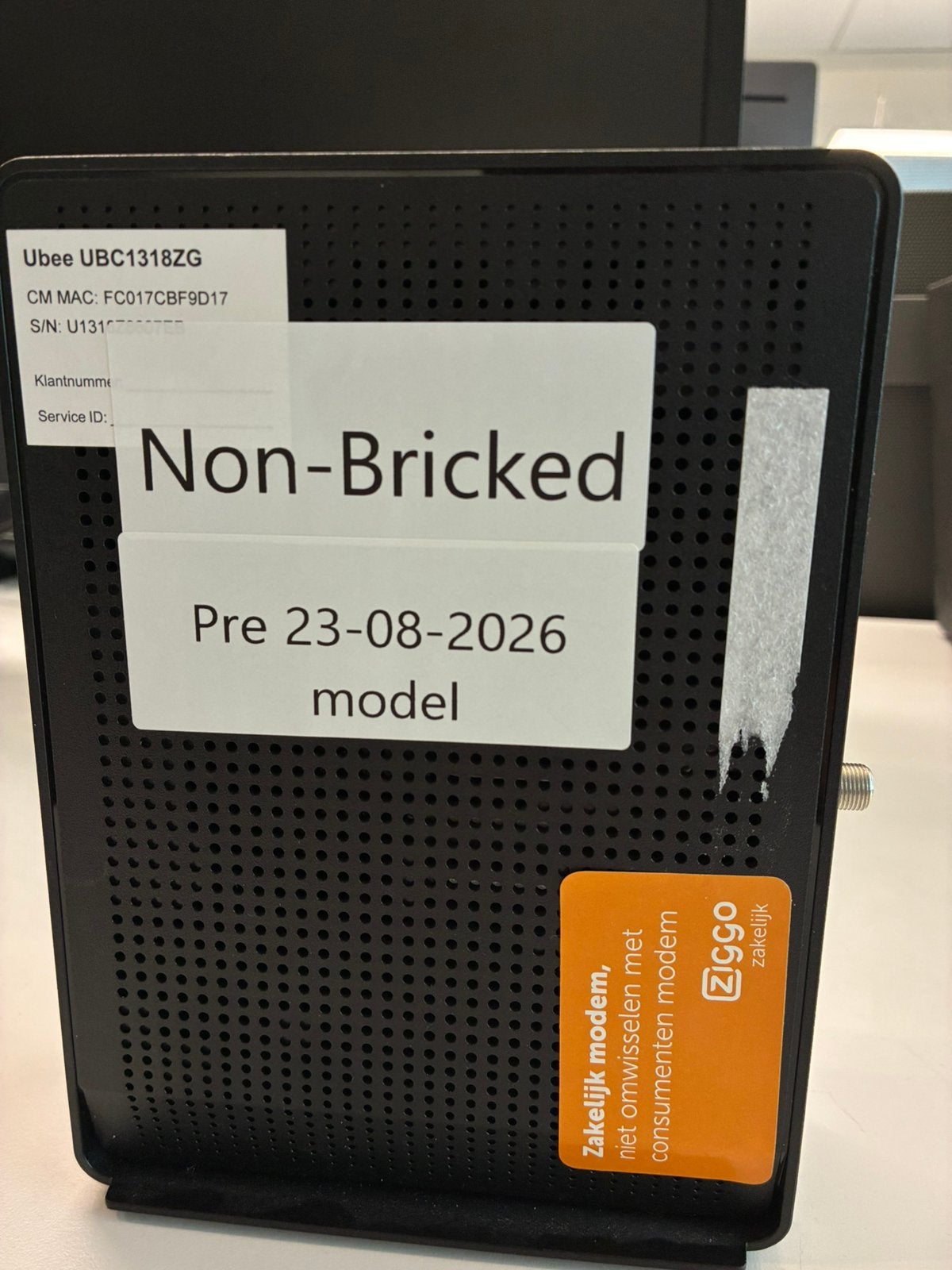 Z.g.a.n. Ziggo zakelijk UBEE modem - non bricked - ZELDZAAM, Ophalen, Zo goed als nieuw