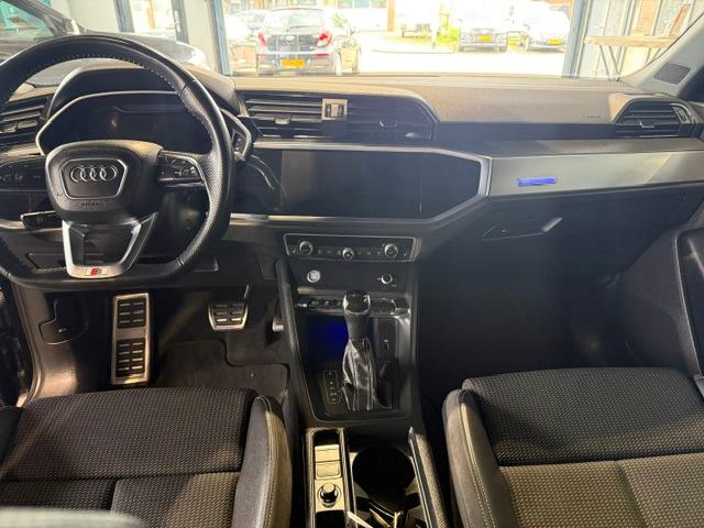 Audi Q3 Sportback 35 TFSI S Edition Aut.|Pano|Camera|Navi, 4 cilinders, 150 pk, 1505 kg, Leder en Stof