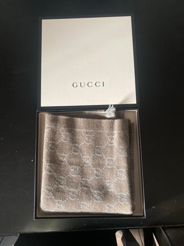 Gucci GG Jacquard Sjaal - Zo goed als nieuw, Ophalen of Verzenden, Zo goed als nieuw, Maat 46/48 (XL) of groter, Sjaal