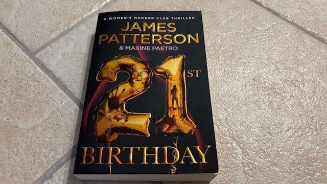 21st Birthday, James Patterson & Maxine Paetro, A women’s m, Ophalen of Verzenden, Gelezen