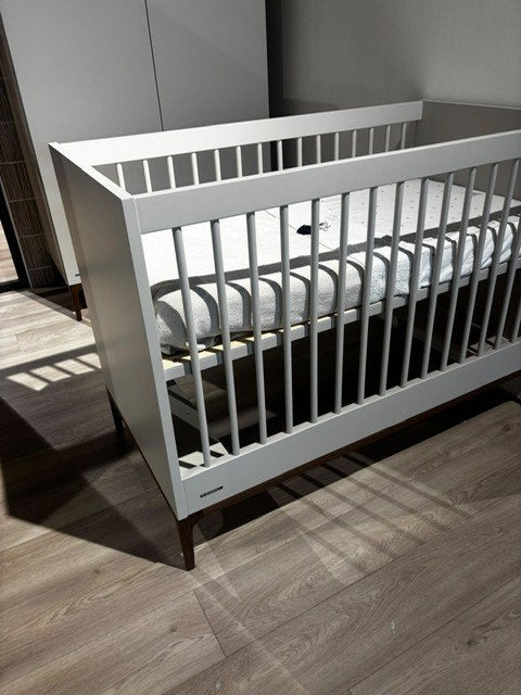 Kidsmill Intense Babykamer Oatmeal/Walnoot, Ophalen, Zo goed als nieuw, Jongetje of Meisje