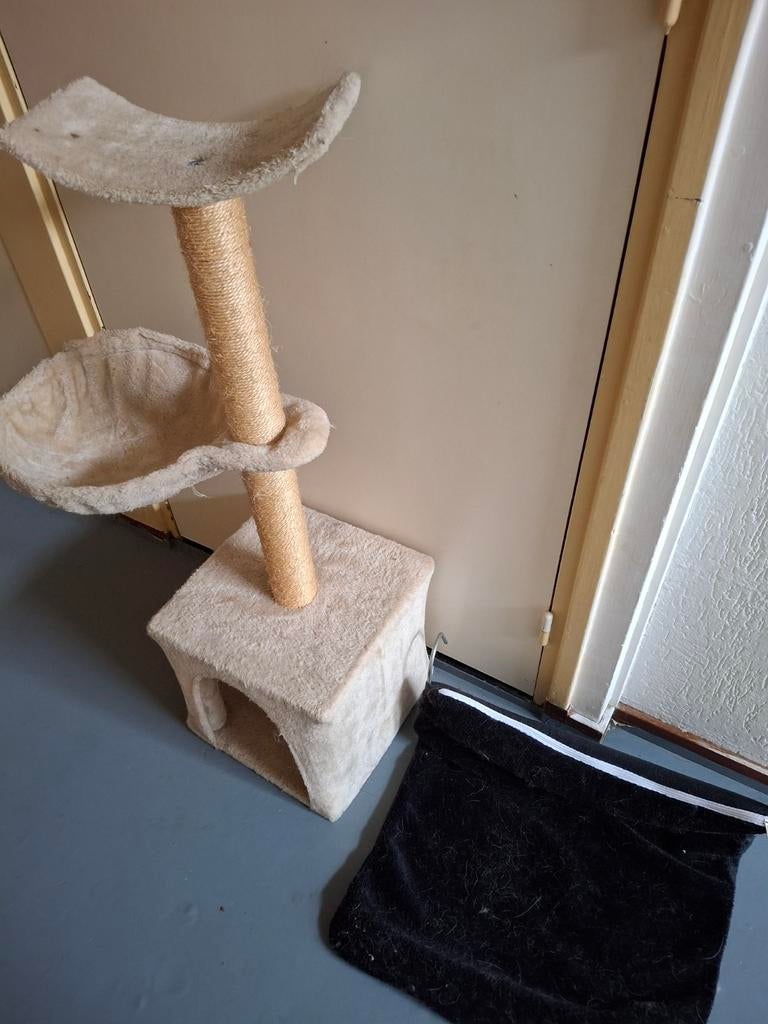 Katten krabpaal en mandje, Ophalen, Gebruikt, Krabpaal