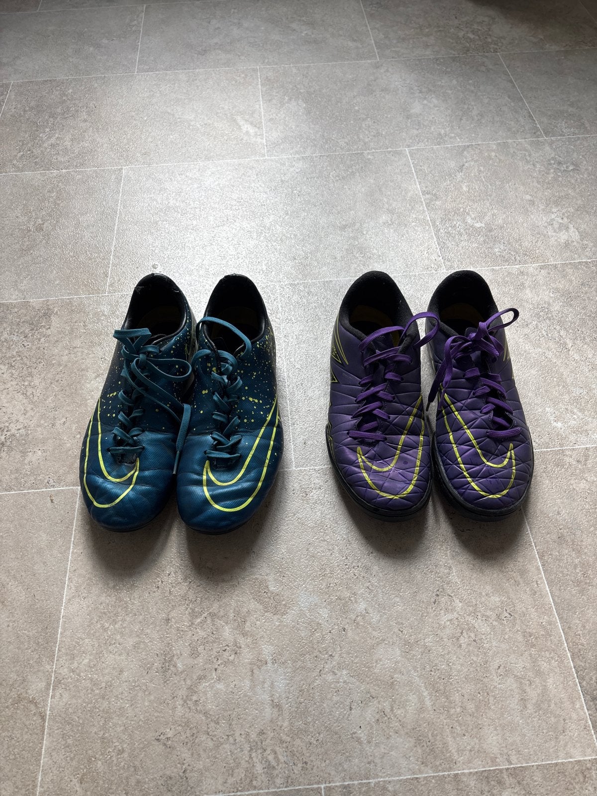 Voetbalschoenen: Blauw (38.5) & Paars (37.5), Sport en Fitness, Voetbal, Ophalen, Gebruikt, Schoenen