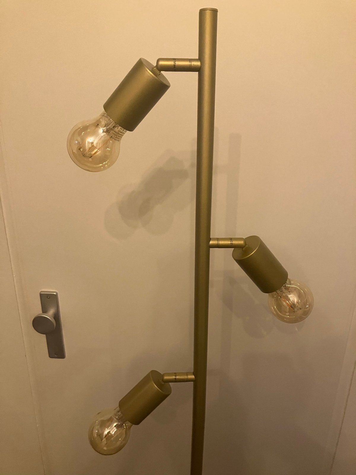 Gouden vloerlamp met 3 verstelbare spots, Huis en Inrichting, Ophalen, Overige fittingen, Zo goed als nieuw, Metaal