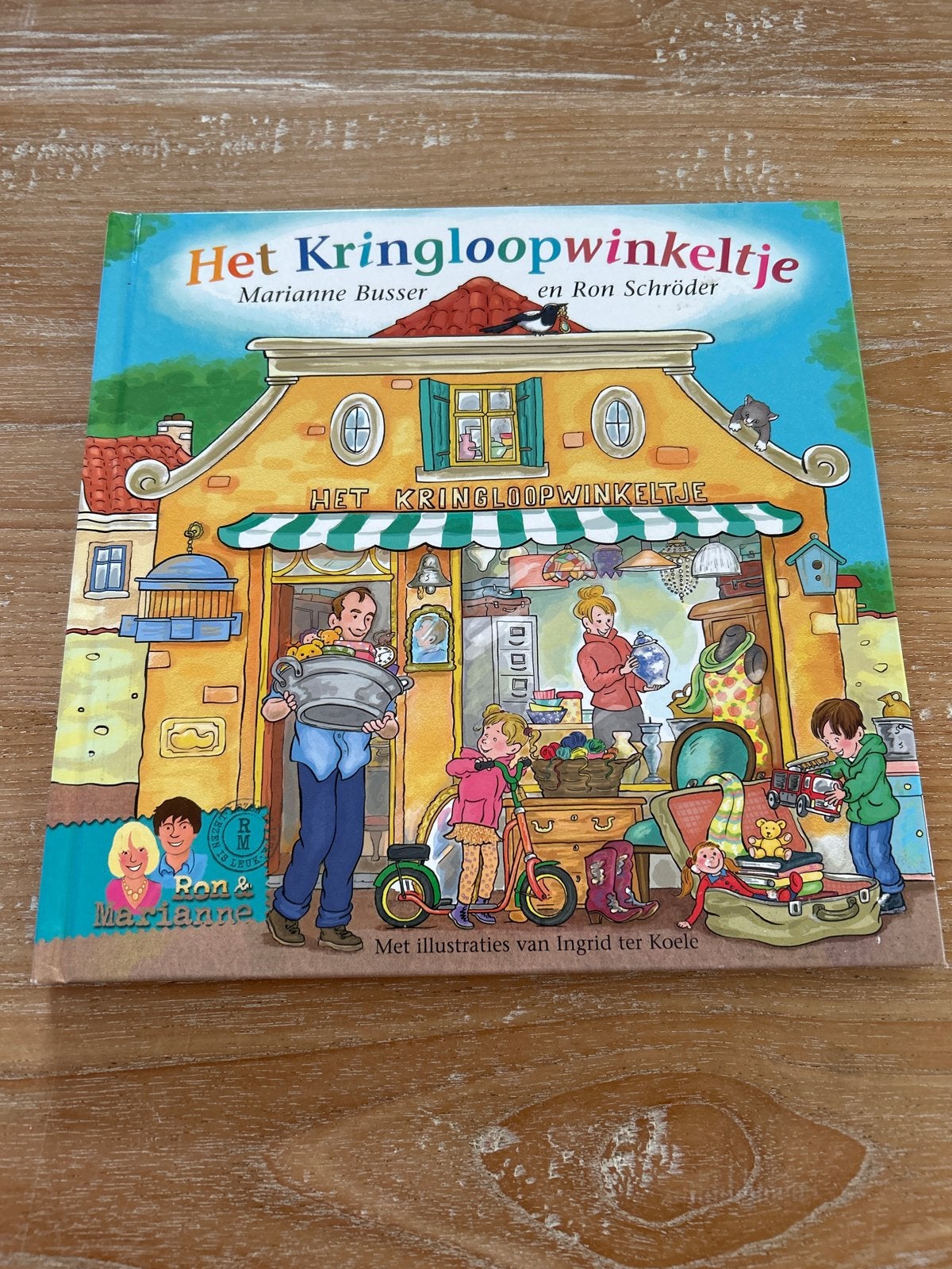 Het Kringloopwinkeltje - Marianne Busser & Ron Schröder, Ophalen of Verzenden, Zo goed als nieuw, Fictie algemeen