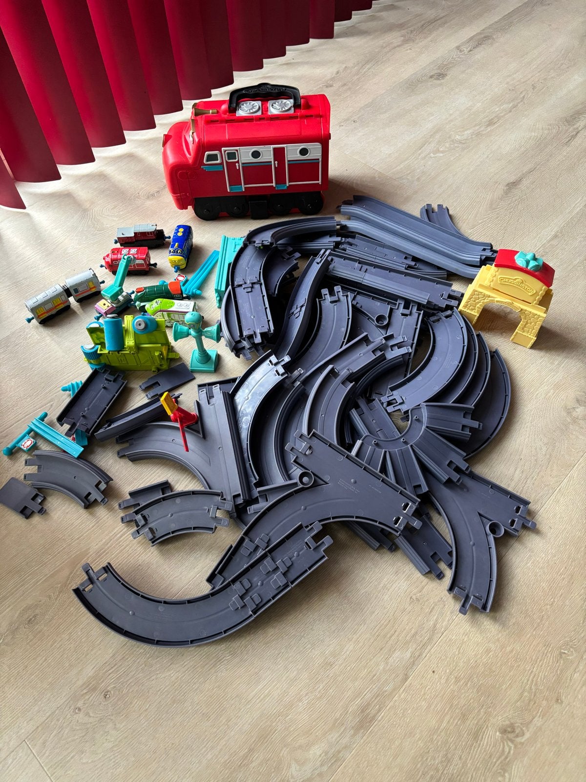 Chuggington Treinset met opbergkoffer en veel treintjes, Ophalen of Verzenden, Gebruikt, Jongen of Meisje