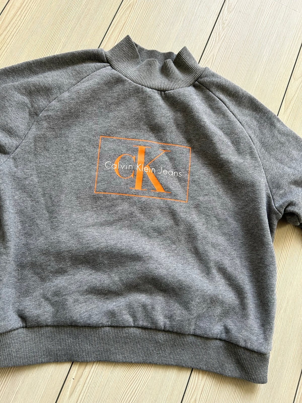 Calvin Klein Jeans trui - Grijs met oranje logo xs s, Ophalen of Verzenden, Zo goed als nieuw, Maat 34 (XS) of kleiner, Grijs