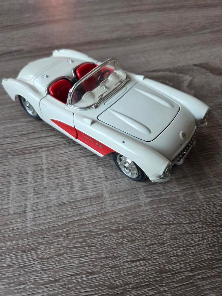 Bburago Chevrolet Corvette 1957 1:24 modelauto, Hobby en Vrije tijd, Modelauto's | 1:24, Ophalen of Verzenden, Zo goed als nieuw
