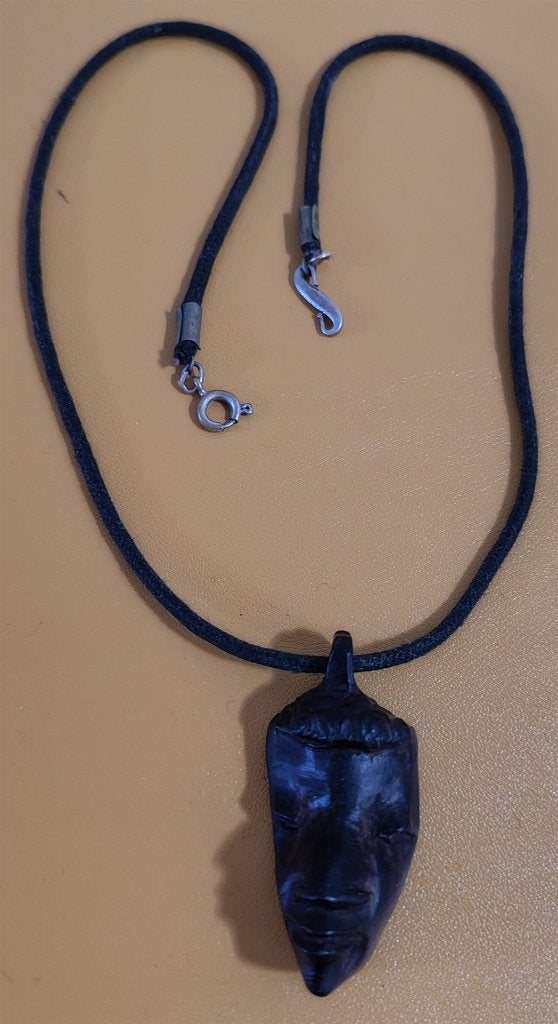Irish Bog Oak Carved Face Necklace Gift - Handmade pendant, Zwart, Ophalen of Verzenden, Zo goed als nieuw, Overige materialen
