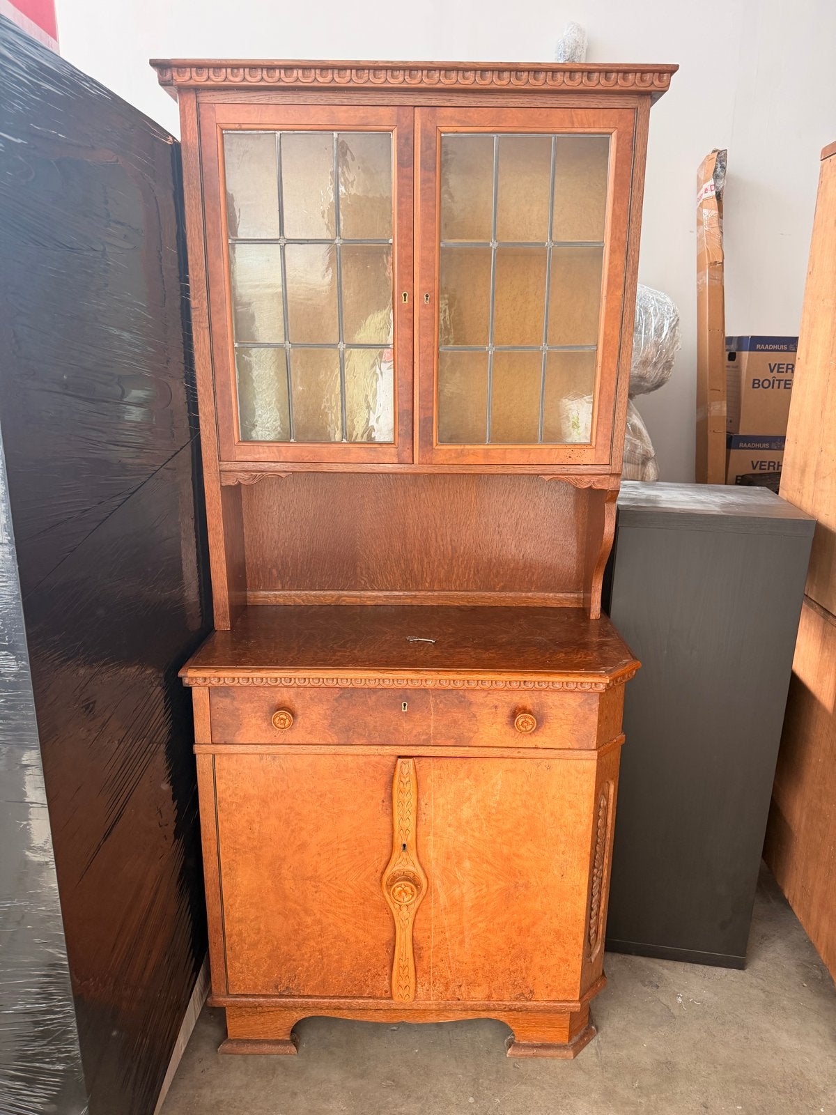 Antieke houten buffetkasten met glas in lood deuren, Antiek en Kunst, Ophalen