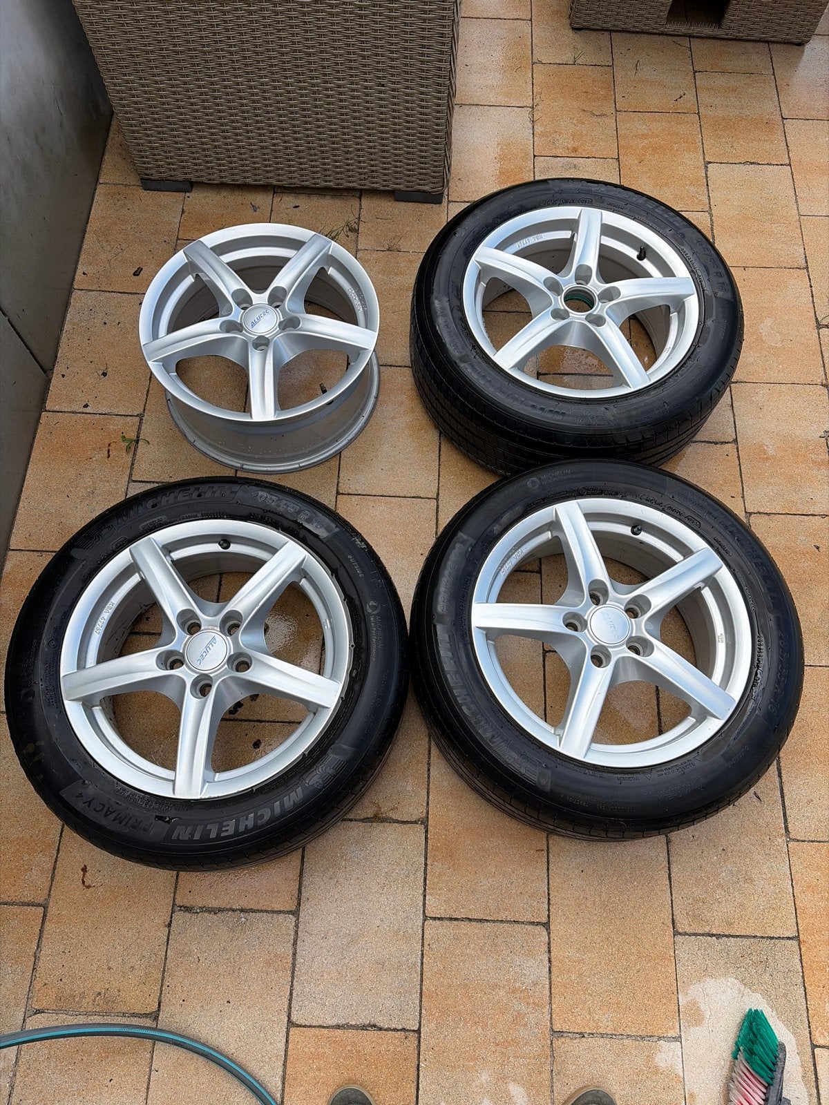 Set van 4 lichtmetalen velgen met zomerbanden 205/55 R16, Auto-onderdelen, Banden en Velgen, Ophalen, Gebruikt, 16 inch, Banden en Velgen