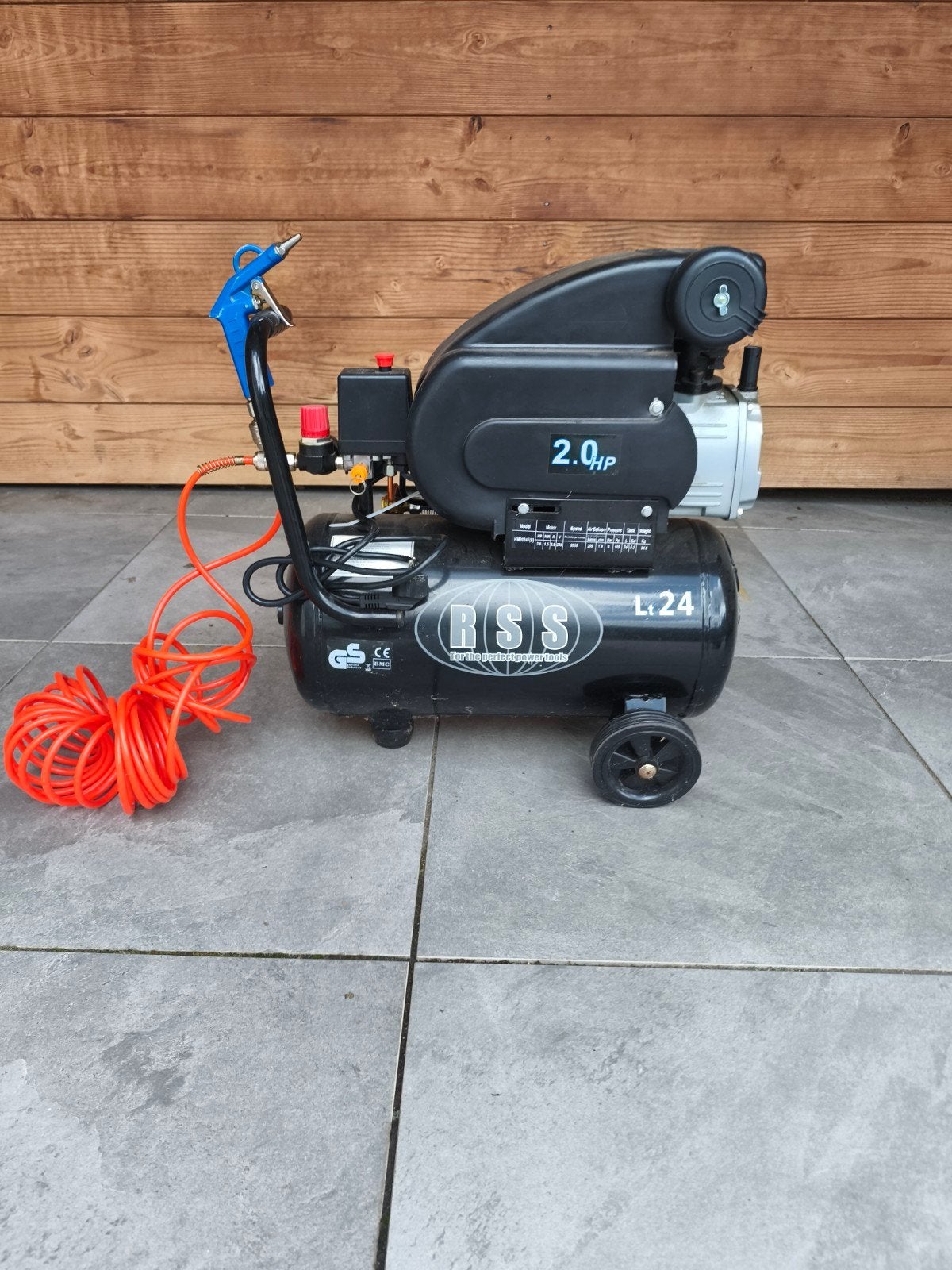 RSS Compressor 2.0HP 24L - Zo goed als nieuw, Doe-het-zelf en Verbouw, Compressors, 6 tot 10 bar, Ophalen of Verzenden, Zo goed als nieuw