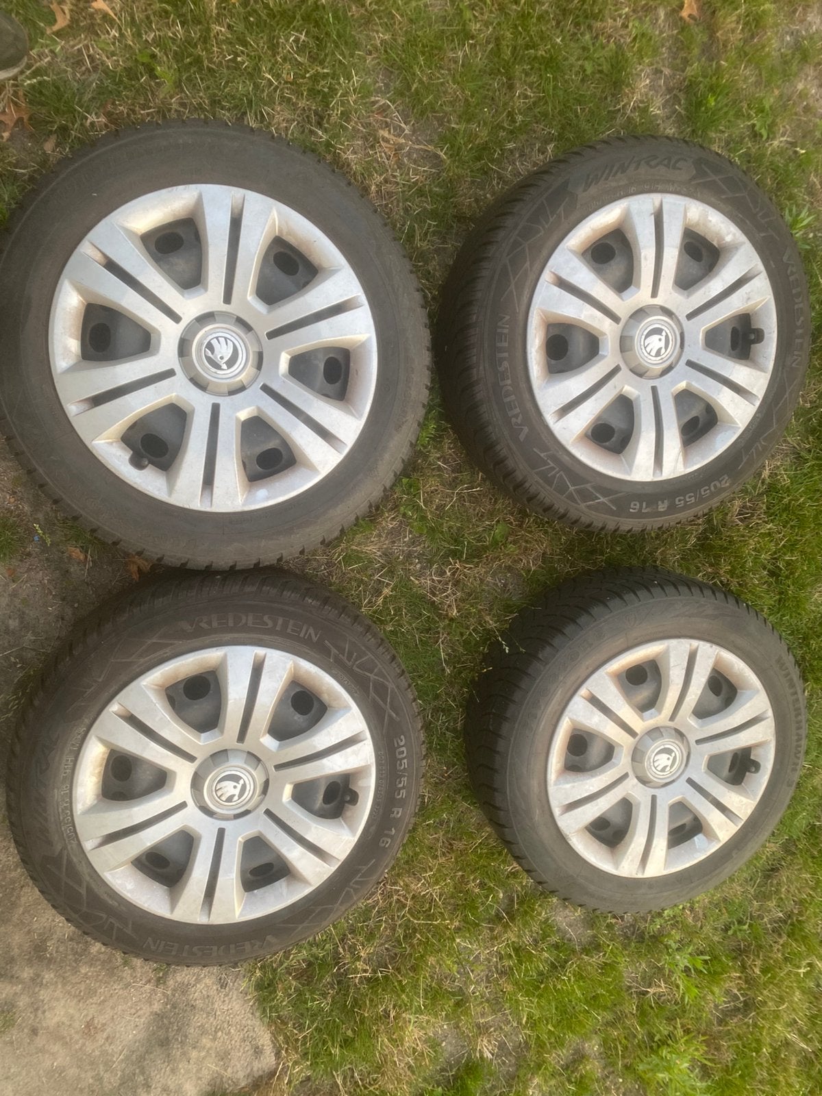 Winterset met wieldoppen VAG 5x112 205/55r16, Auto diversen, Ophalen, Gebruikt