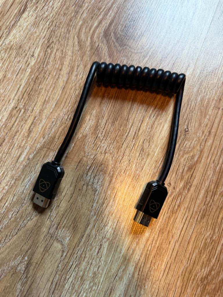 Atomos HDMI naar HDMI spiraalkabel, Ophalen of Verzenden, Zo goed als nieuw, Minder dan 2 meter, HDMI-kabel