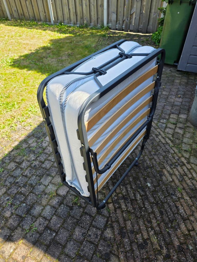 Opvouwbaar logeerbed met matras, Ophalen, Eenpersoons, Zwart, Praktisch en functioneel