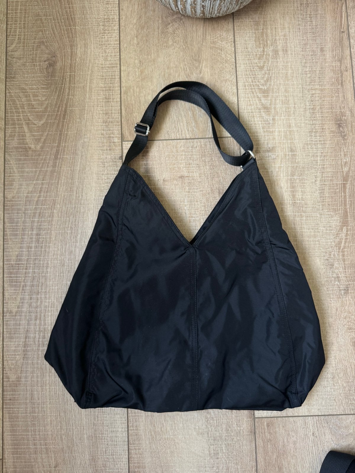 Weekday V-vormige Nylon Schoudertas - Zwart, Ophalen, Gebruikt, Zwart, Schoudertasje