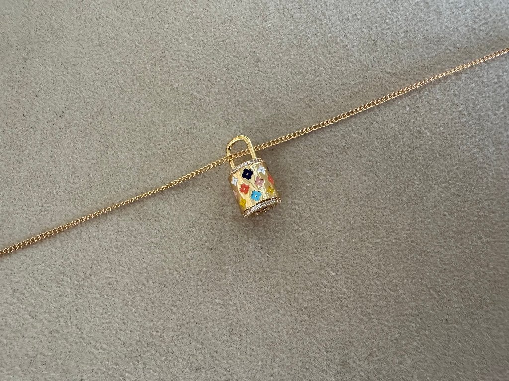 Goude ketting met multicolor monogram klaver bedel, Overige materialen, Nieuw, Ophalen of Verzenden, Verstelbaar