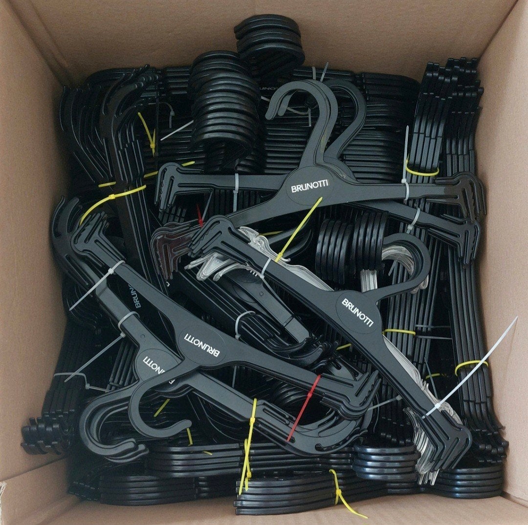 Partij verkopen!
Kleding hangers voor Lingerie/
bikini's, Ophalen of Verzenden, Zo goed als nieuw, Kunststof, Kinderen en Volwassenen