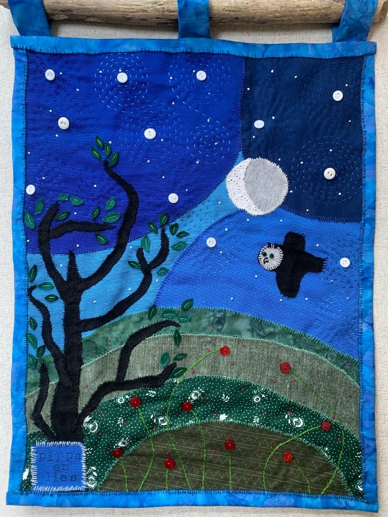 Patchwork wandkleed van Pippa & Lies met maan en uil, Nieuw, 42 cm, Handgemaakt, Blauw