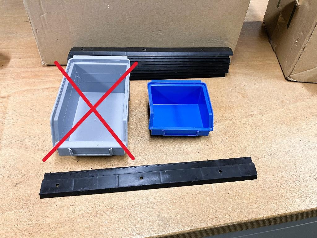 40 sorteerbakjes met 4 m bijbehorende ophangrail, Doe-het-zelf en Verbouw, Kratten en Dozen, Gebruikt, Minder dan 50 cm, Ophalen of Verzenden