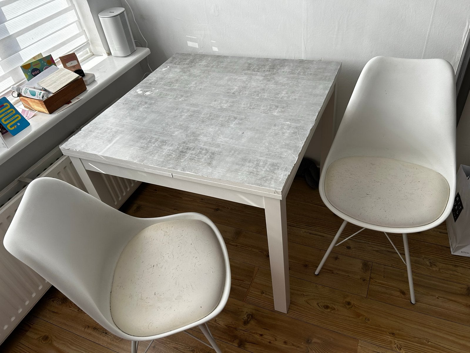 Gratis uitschuifbare tafel + 2 stoelen
