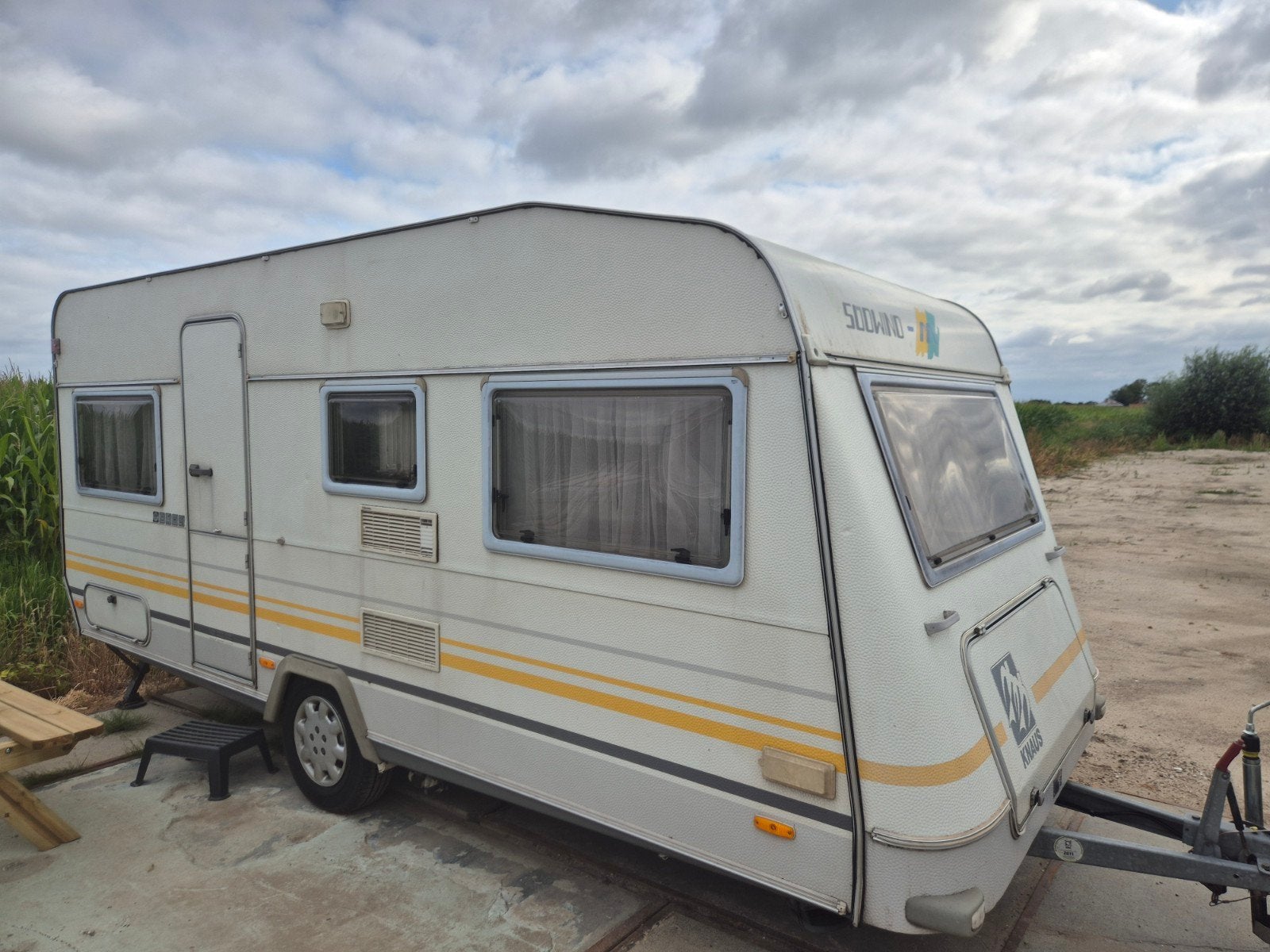Knaus Sudwind 450 Mover ,voortent,rondzit,vast bed, Caravans en Kamperen, Caravans, Rondzit, Schokbreker, Dwarsbed, Bedrijf