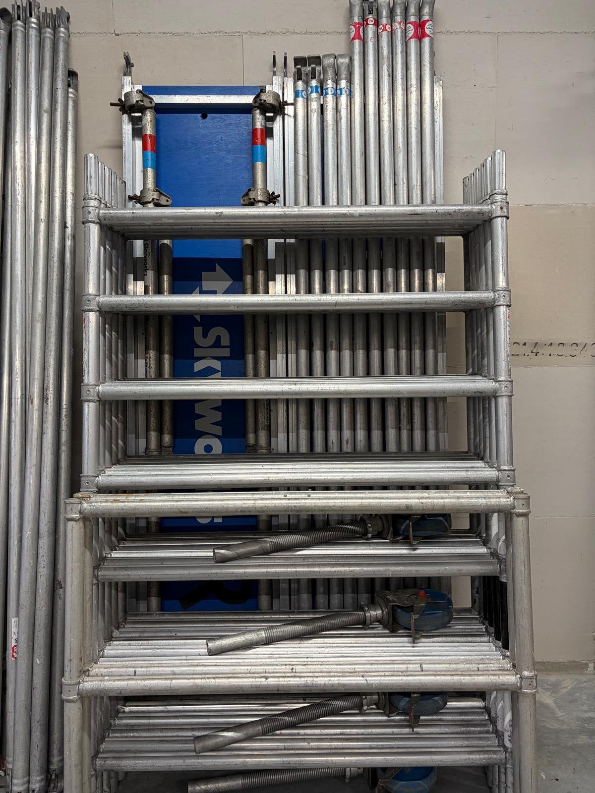 Skyworks rolsteiger werkhoogte 8,2 meter, Doe-het-zelf en Verbouw, Steigers, Ophalen of Verzenden, Zo goed als nieuw, Rolsteiger of Kamersteiger