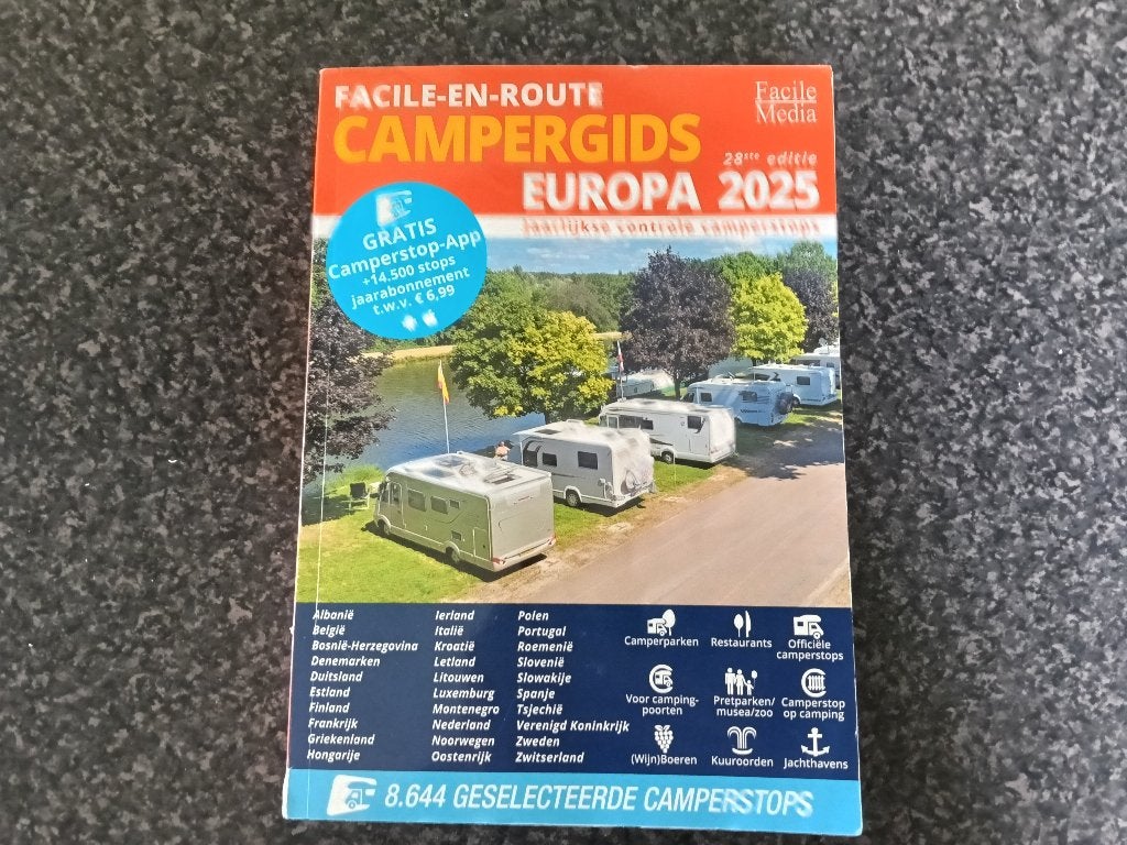 Campergids Facile-En-Route 2025, Boeken, Europa, Ophalen of Verzenden, Campinggids, Gelezen