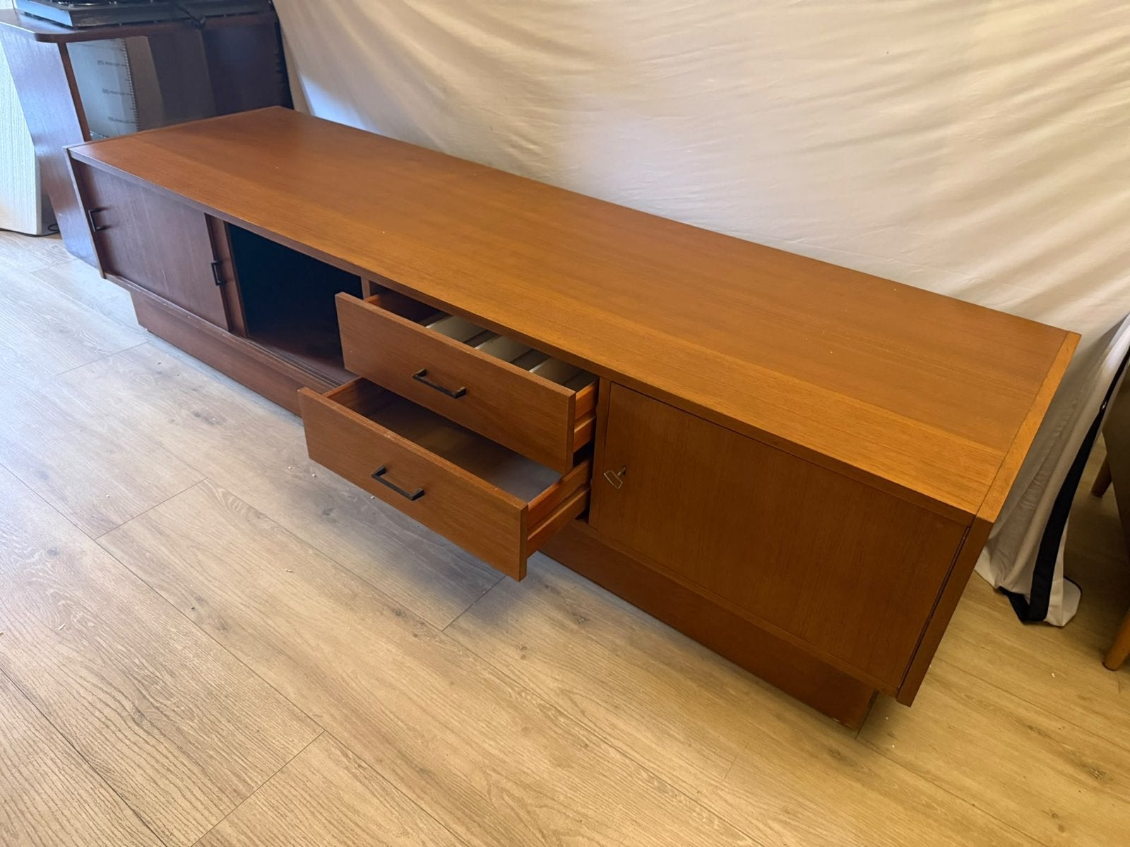 Vintage Dressoir / TV-meubel - 200 cm breed, Gebruikt, Ophalen of Verzenden, 200 cm of meer, Met lade(s)