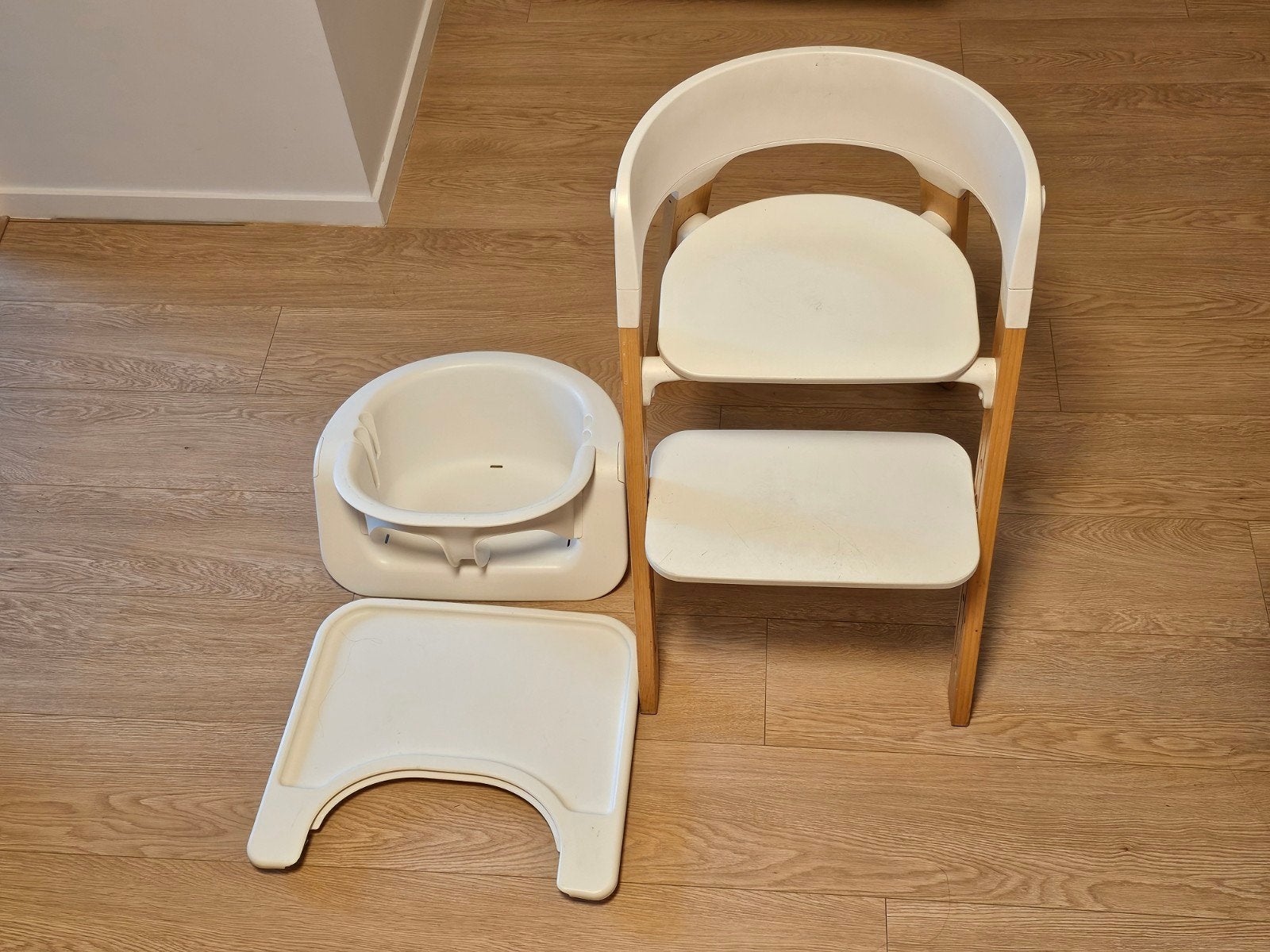 Kinderstoel stokke steps met eetblad en babyzitje, Ophalen, Gebruikt, Meegroeistoel, Afneembaar eetblad