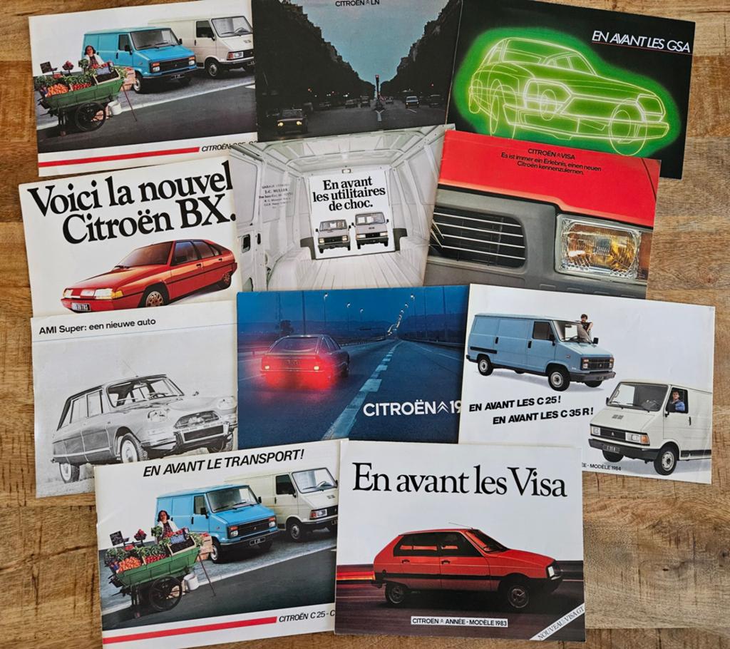 35 Citroën Brochures, veel Buitenlands, Ophalen of Verzenden, Zo goed als nieuw, Citroën