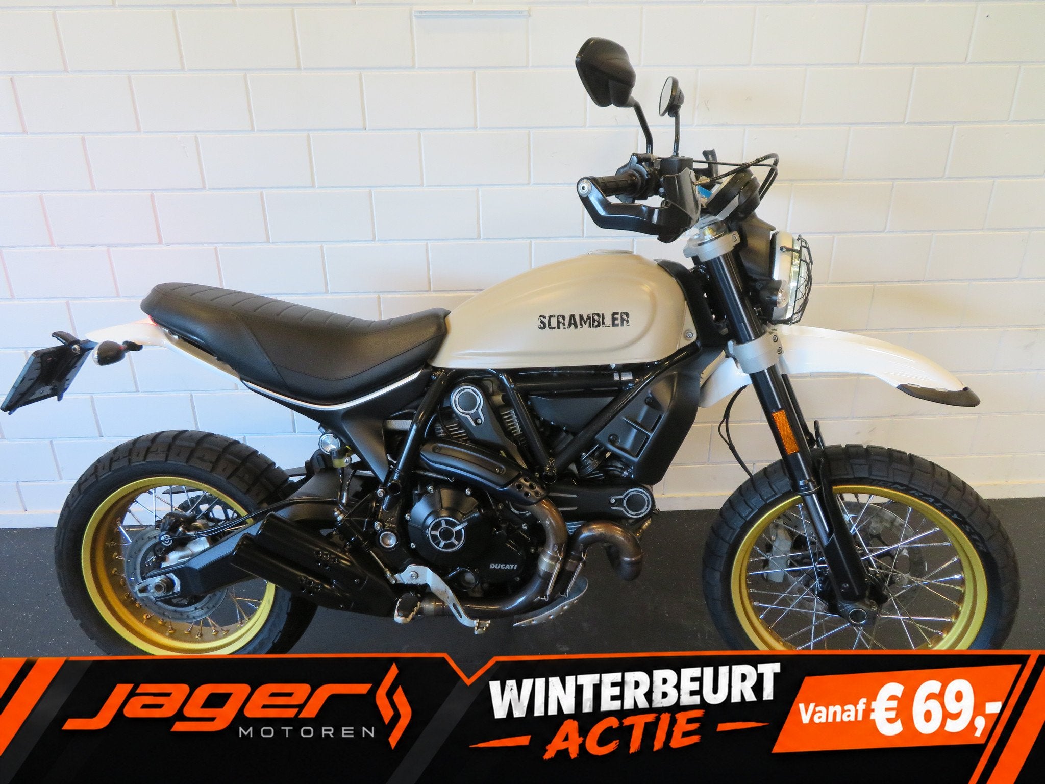 Ducati SCRAMBLER DESERT SLED ZEER FRAAI! (bj 2017), Motoren, 803 cc, Naked bike, Gebruikt, Bedrijf
