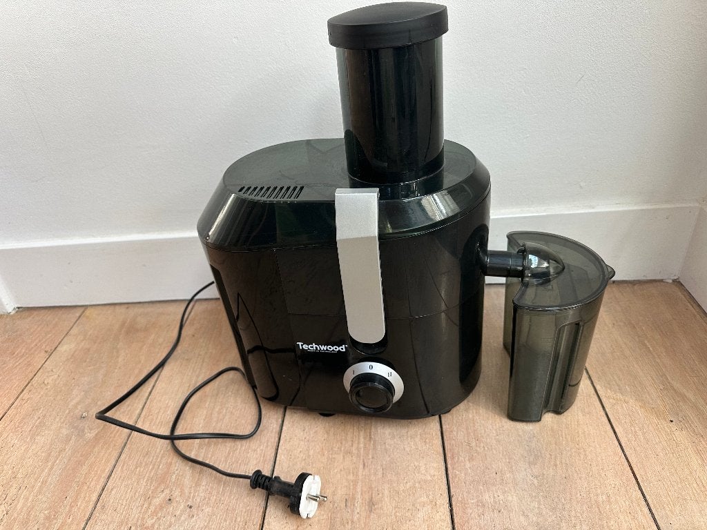 Te koop: Techwood TCF1808 sapcentrifuge (2x gebruikt!), Ophalen, Zo goed als nieuw, Elektrisch, Sapcentrifuge
