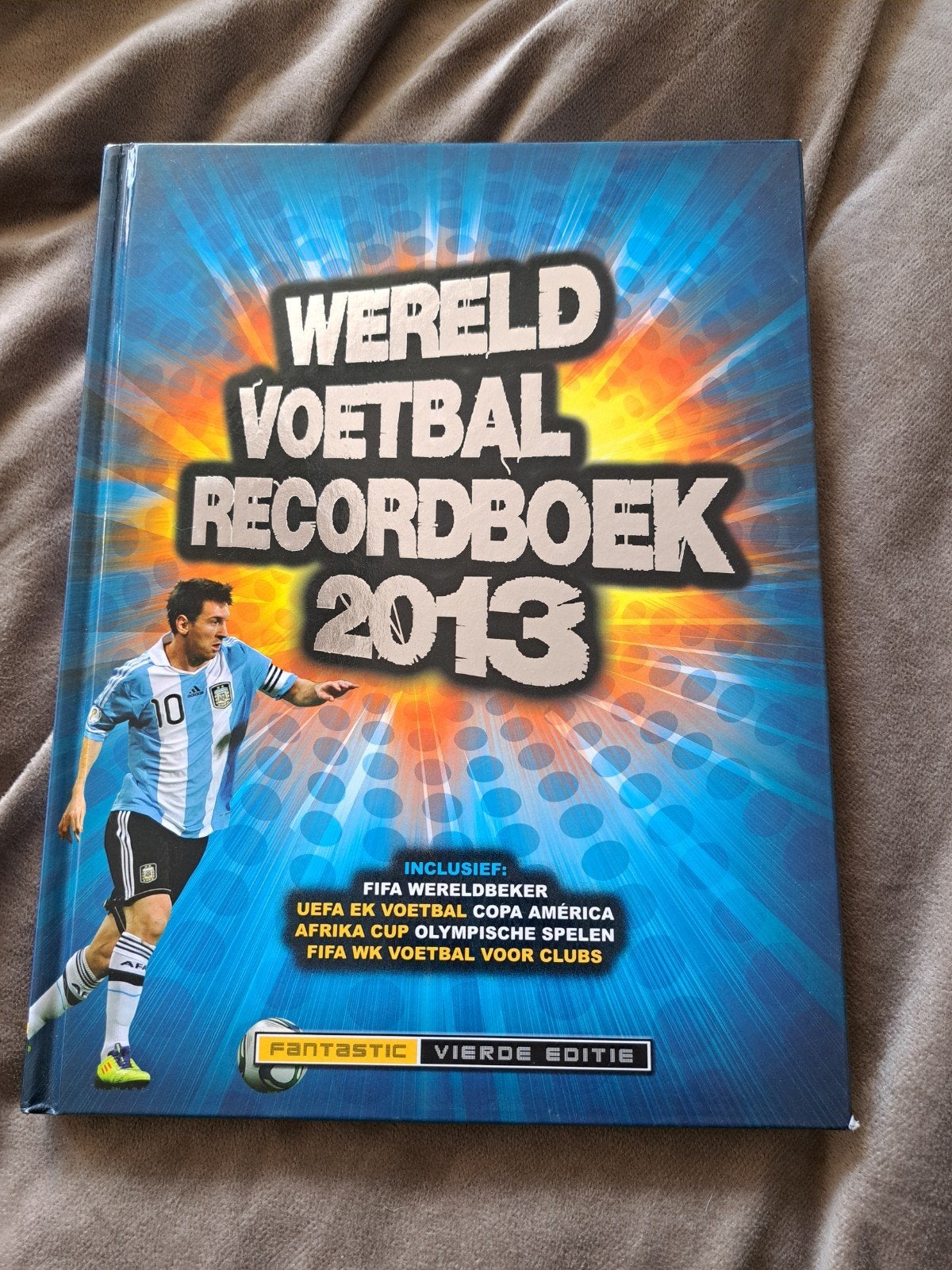 Wereld Voetbal Recordboek 2013 - Boek, Boeken, Ophalen of Verzenden, Zo goed als nieuw, Balsport