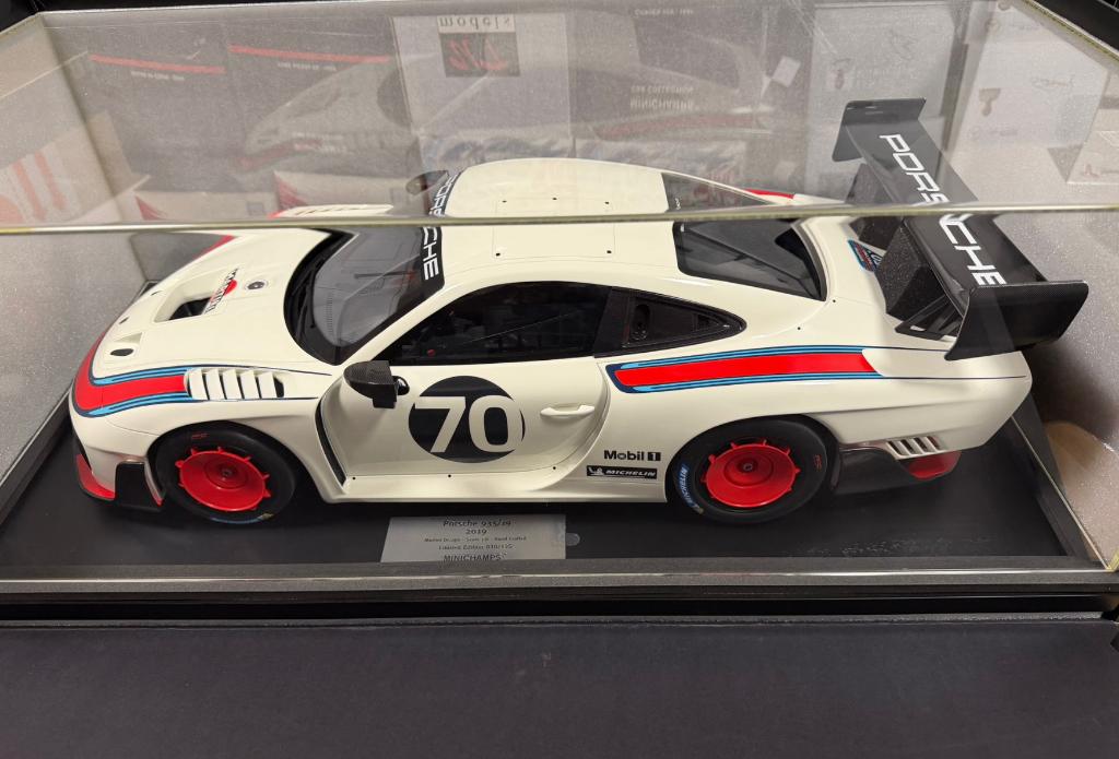VERWACHT 1:8 Minichamps 2019 Porsche 935/19 Martini #70 WRH, Verzenden, Nieuw, 1:5 t/m 1:8, Auto