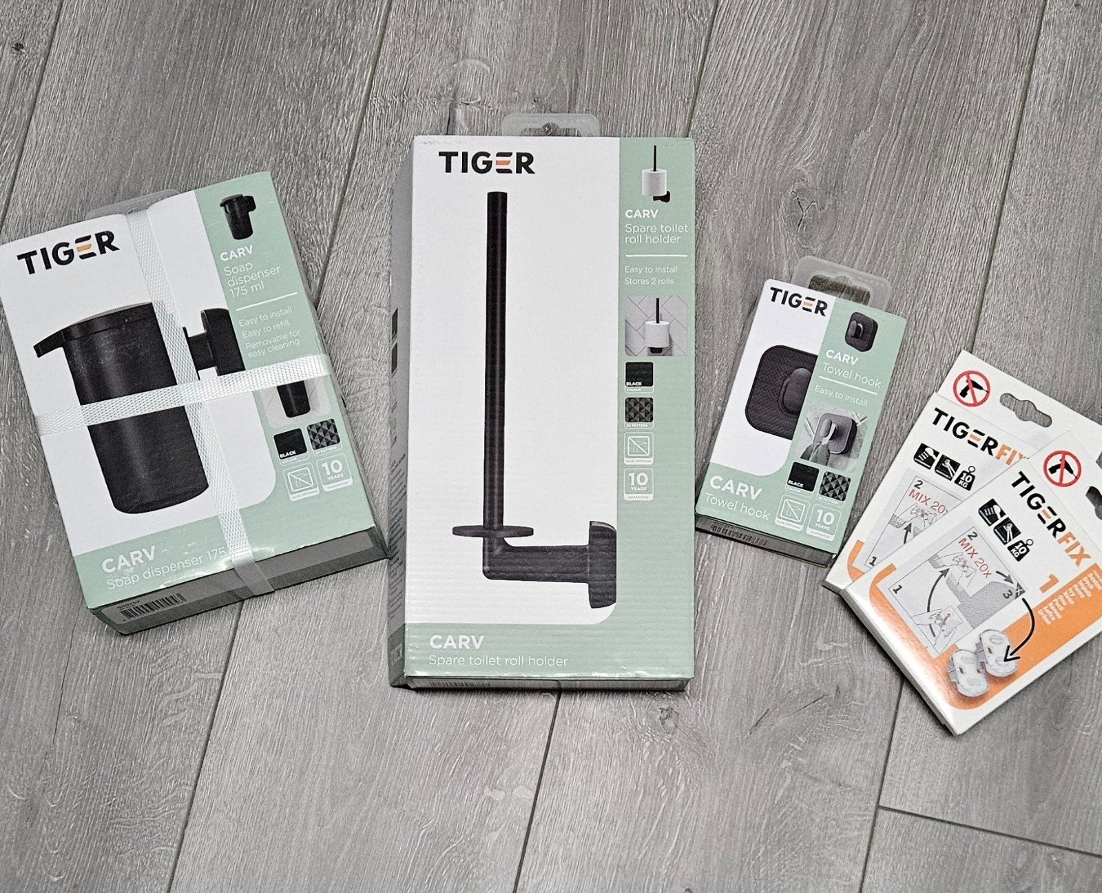 Tiger Carv Badkamer Accessoires Set - Zwart, Huis en Inrichting, Ophalen, Nieuw, Zwart, Zeepdispenser/zeepbakje