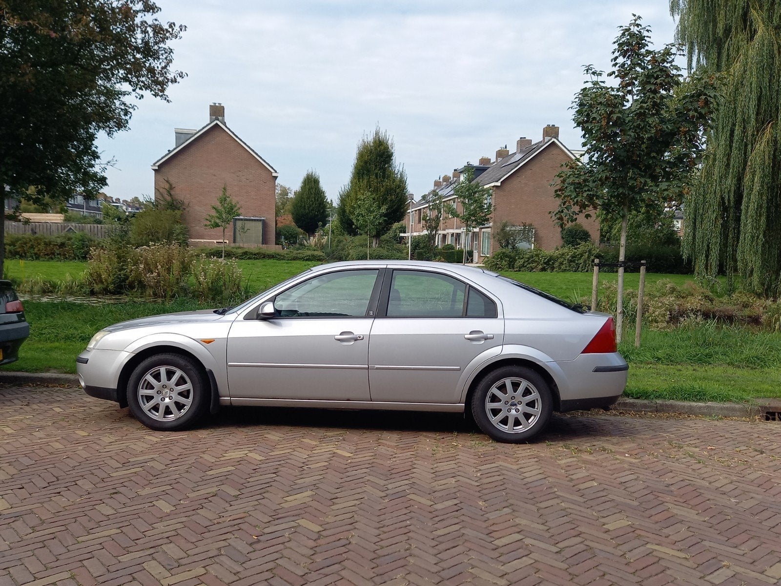 Ford Mondeo 1.8 16V 92KW HB 2001 Grijs, Auto's, Zwart, 4 cilinders, Mondeo, Origineel Nederlands