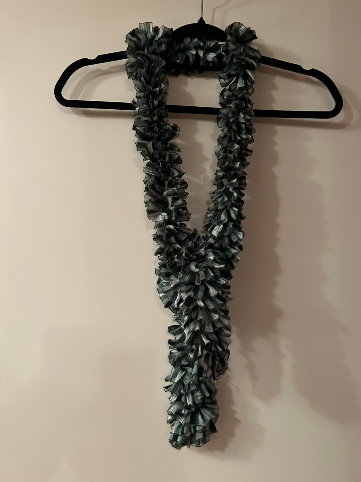 Elegante sjaal met ruches, Ophalen of Verzenden, Zo goed als nieuw, Maat 46/48 (XL) of groter, Sjaal