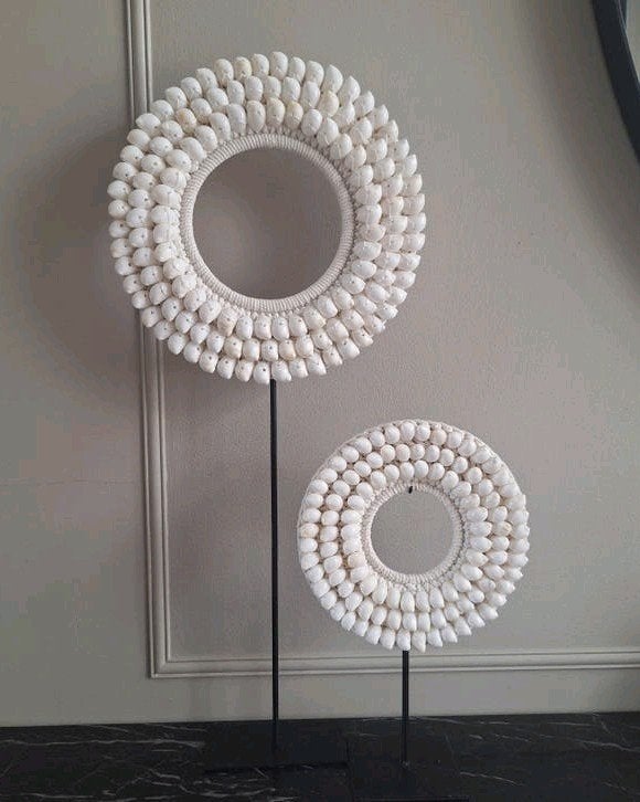 Witte ronde Organische schelpenkettingen op voet, Nieuw, Ophalen of Verzenden, X, X