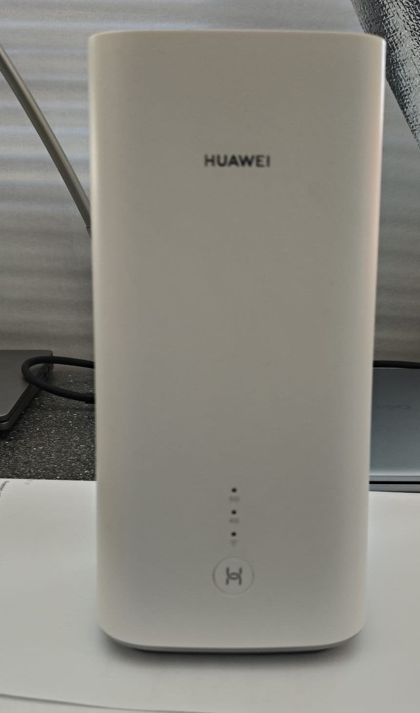 Huawei H112-370 5G CPE Pro Router met modem, Computers en Software, Routers en Modems, Zo goed als nieuw, Router met modem, Ophalen of Verzenden