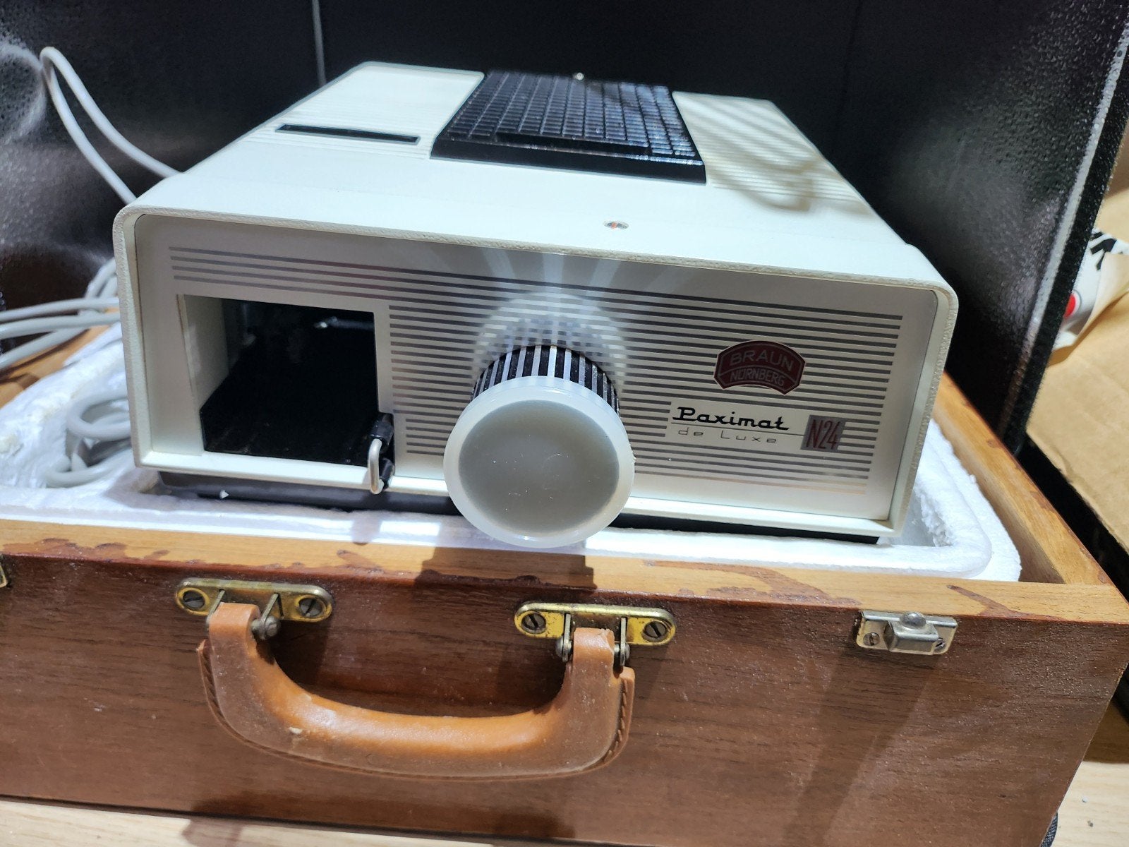 Braun Nurnberg Paximat de Luxe N24 Diaprojector in koffer, Ophalen, Braun Nurnberg, Onbekend, Met scherm