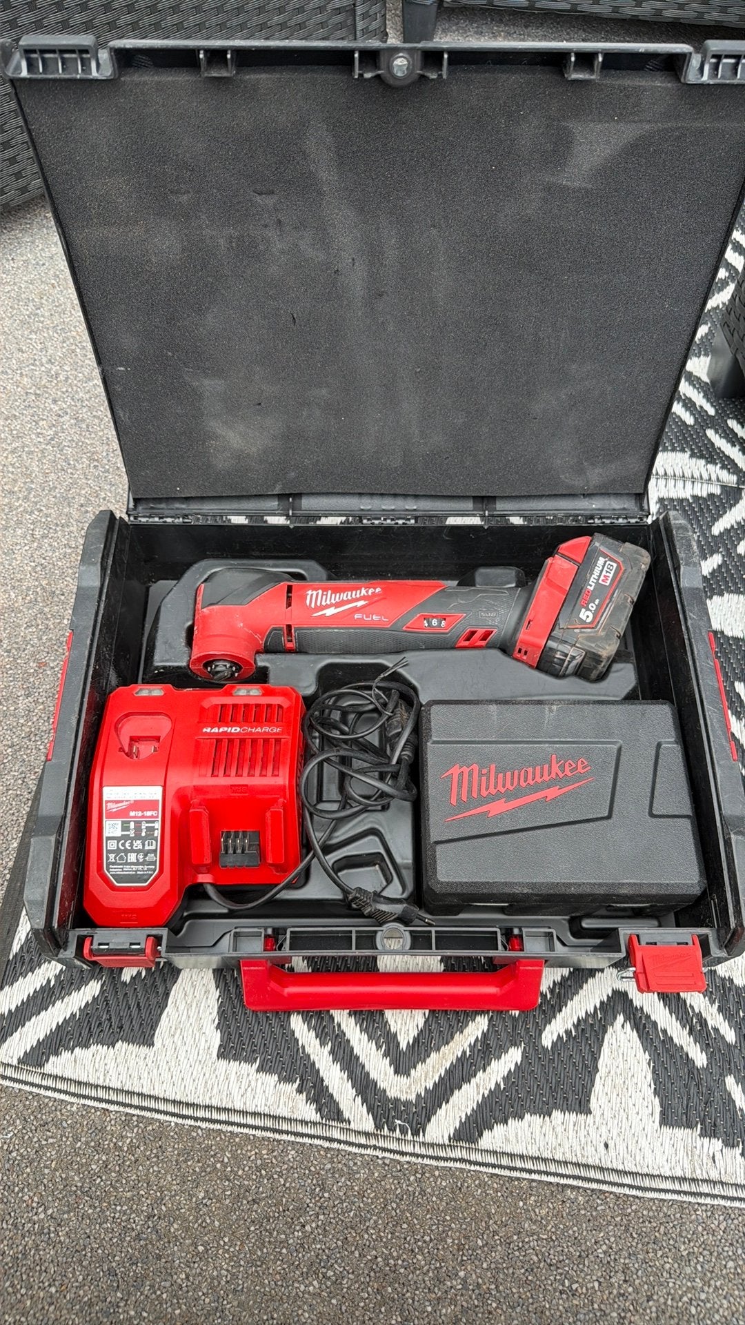 MILWAUKEE M18 FMT-502X FUEL accu-multitool in HD box, 600 tot 1200 watt, Ophalen of Verzenden, Zo goed als nieuw, 30 tot 70 mm