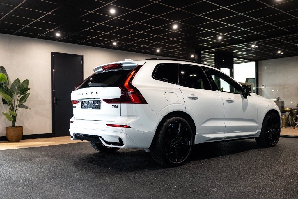 Volvo XC60 2.0 T8 AWD U Black Edition | Facelift | B&W | Mas, 12 maanden, Gebruikt, 4 cilinders, Wit