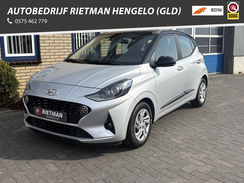 Hyundai i10 1.0 Premium CAMERA-1E EIGENAAR-BTW (bj 2021), Auto's, Keurmerk '100% Onderhouden', Gebruikt, 899 kg, 4 stoelen