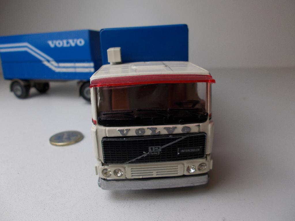 Vintage TEKNO (Holland) 452 VOLVO TRUCK +AANHANGER +2 X HUIF, Hobby en Vrije tijd, Modelauto's | 1:32, Ophalen of Verzenden, Zo goed als nieuw