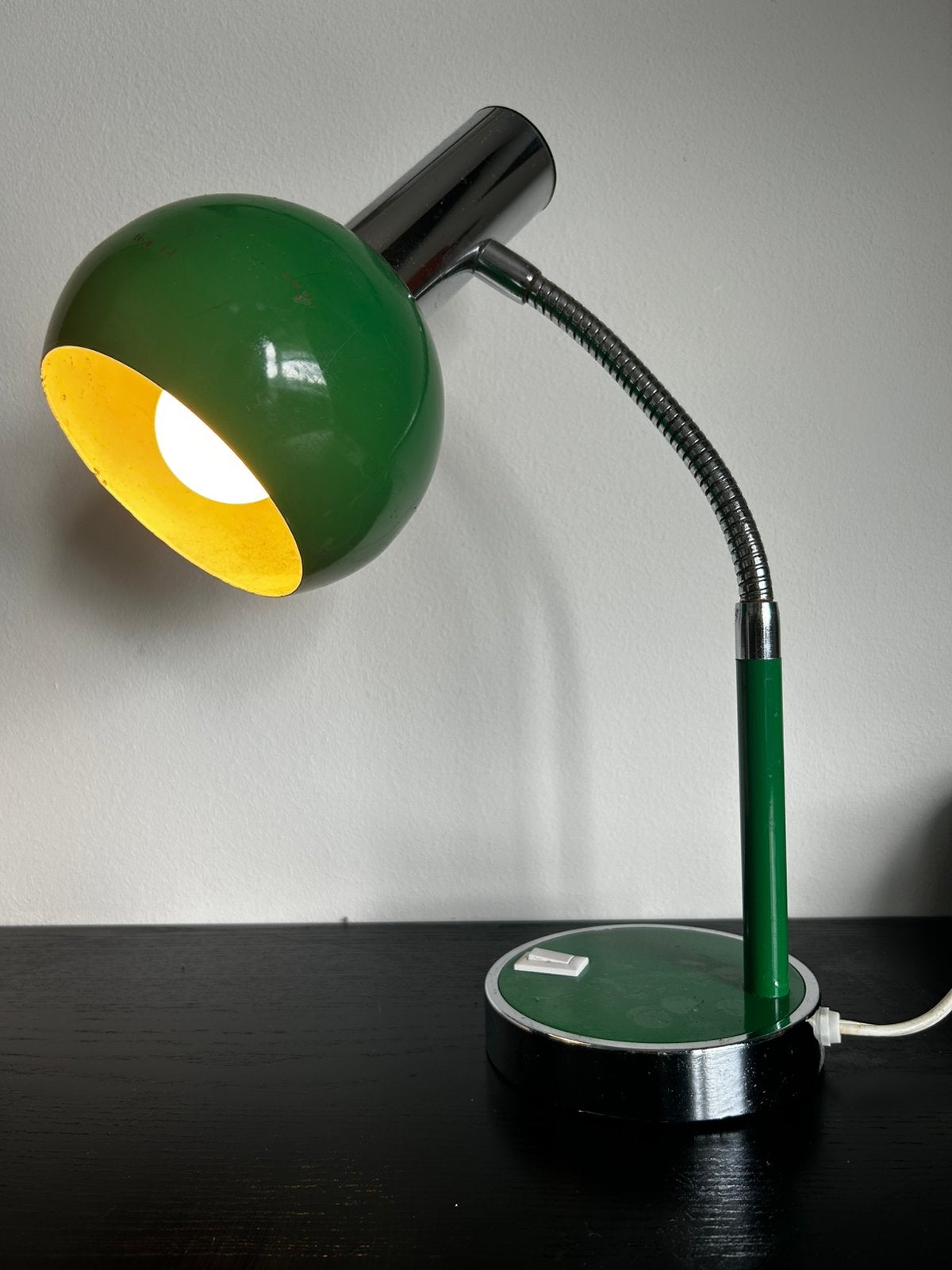 Vintage groene bollamp bureaulamp, Huis en Inrichting, Lampen | Tafellampen, Vintage,70's, space age, Ophalen of Verzenden, Zo goed als nieuw