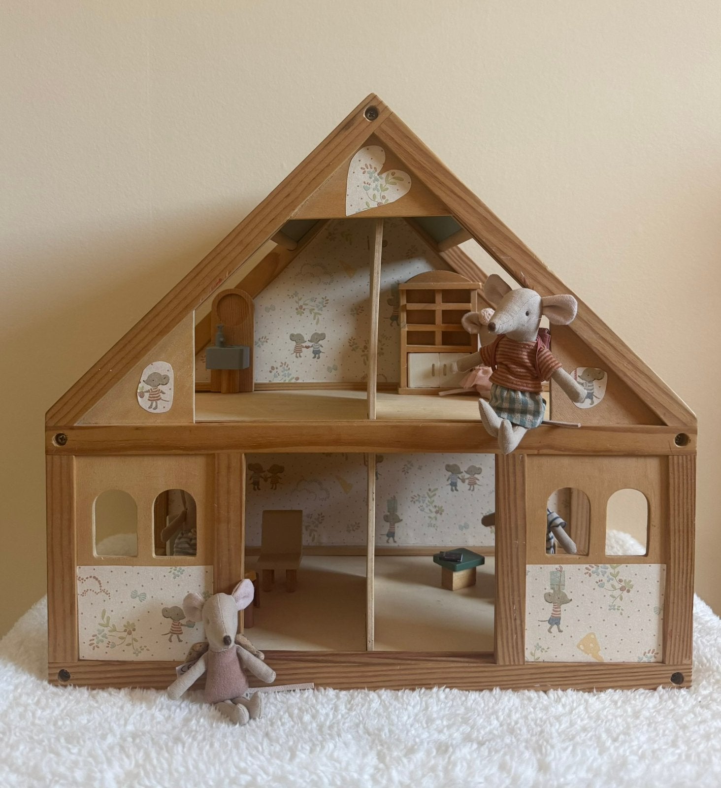 Muizenhuis met Maileg behang opgeknapt, Ophalen of Verzenden, Zo goed als nieuw, Poppenhuis