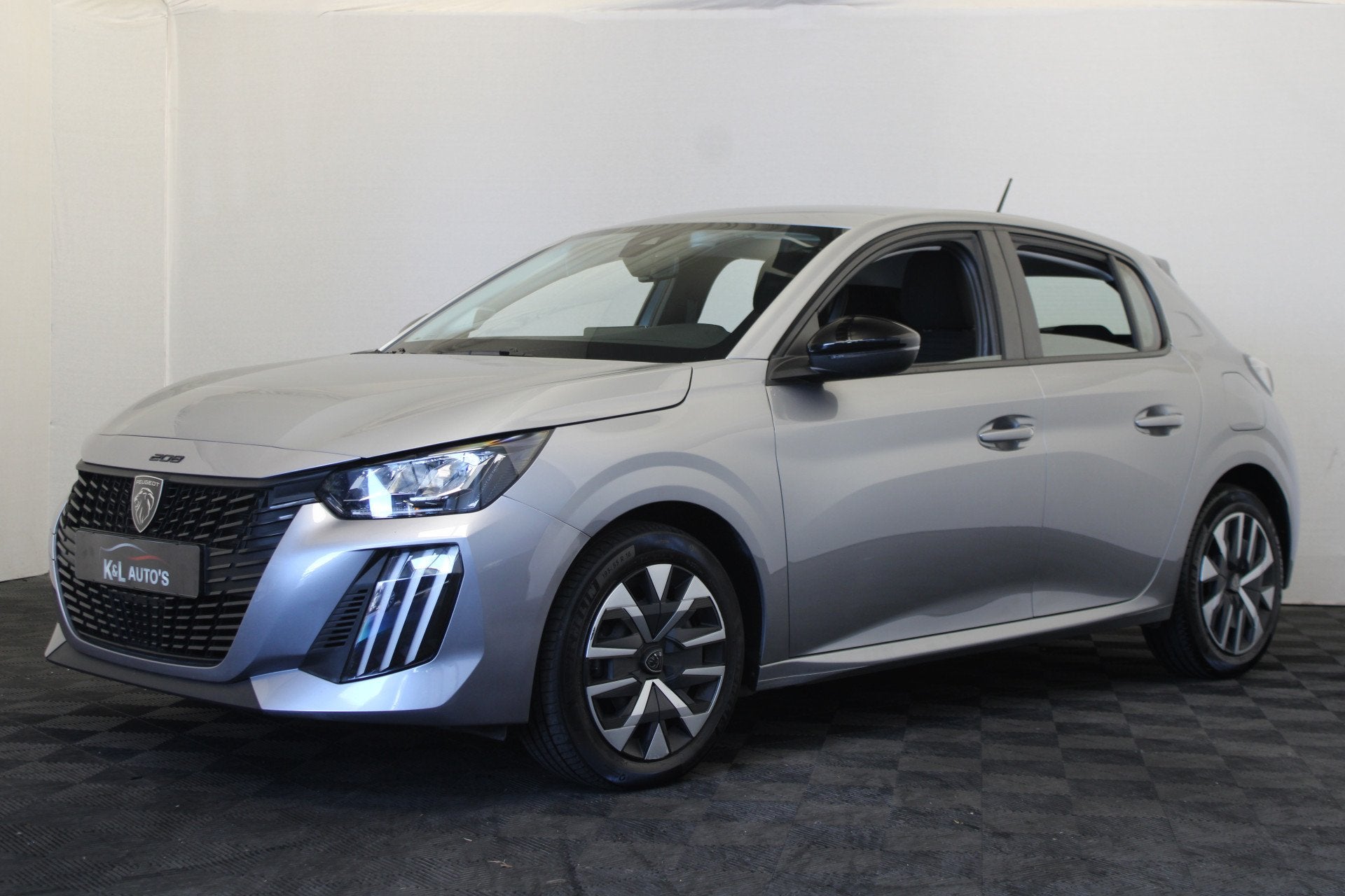 Peugeot 208 1.2 PureTech 75 Active (bj 2024), Auto's, Voorwielaandrijving, Stof, Gebruikt, Zwart